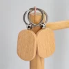Llavero ovalado de madera