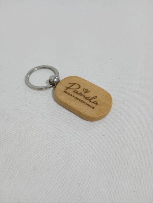 Llavero ovalado de madera