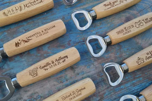 Abrebotella personalizado con mango de madera
