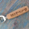 Abrebotella personalizado con mango de madera