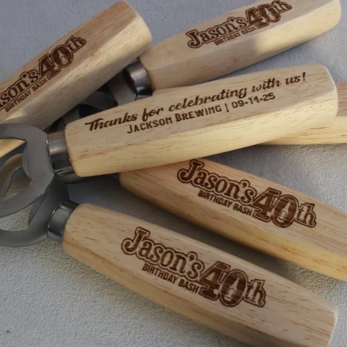 Abrebotella personalizado con mango de madera