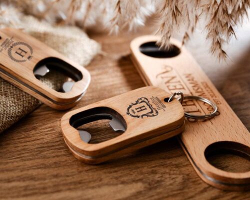 Llavero destapador de madera